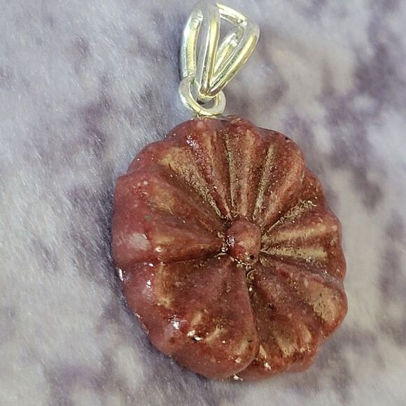 Thulite Carved Floral Pendant - Picture 4 of 9